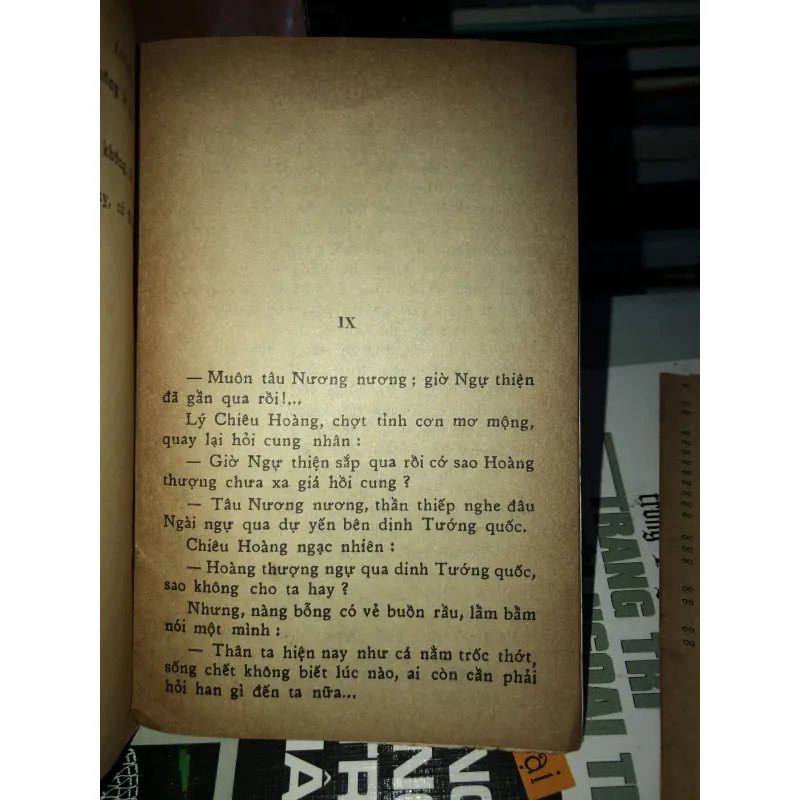 Chiếc ngai vàng - Lan Khai 1001161