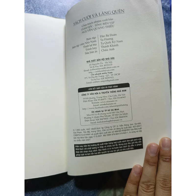 Sách cười và lãng quên - Milan Kundera 1005285