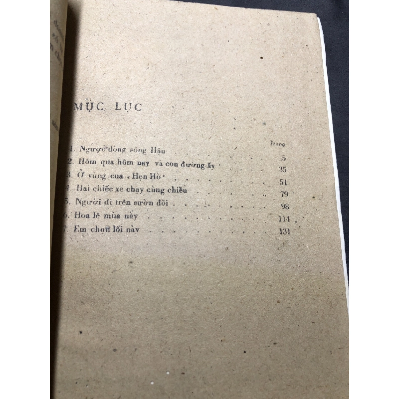 Người đi trên sườn đồi 1983 mới 50% ố bẩn Trần Nhương HPB0906 SÁCH VĂN HỌC 915619