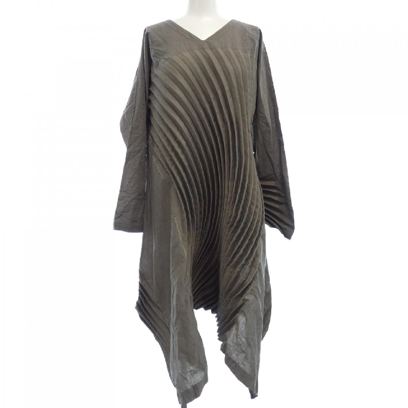 ISSEY MIYAKE 2021 IM13FT134 Áo thun 632066