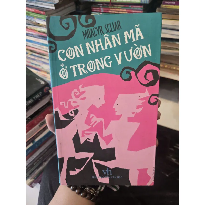 con nhân mã ở trong vườn 1003027