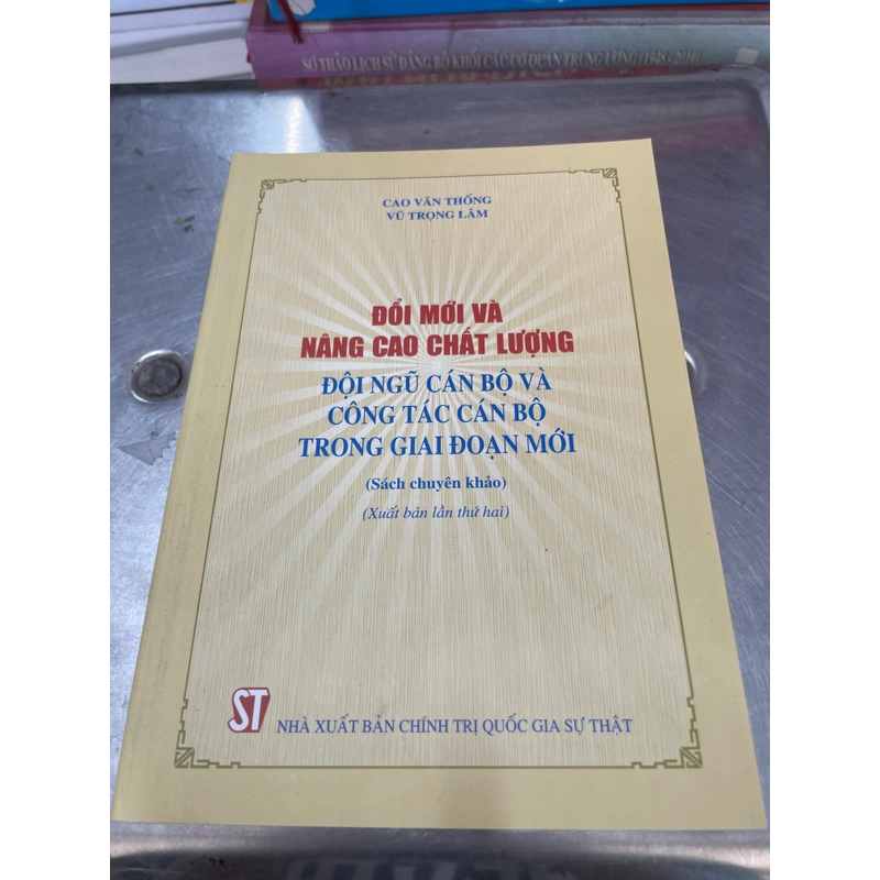 Đổi mới và nâng cao chất lượng đội ngũ cán bộ và công tác cán bộ trong giai đoạn mới .61 324904