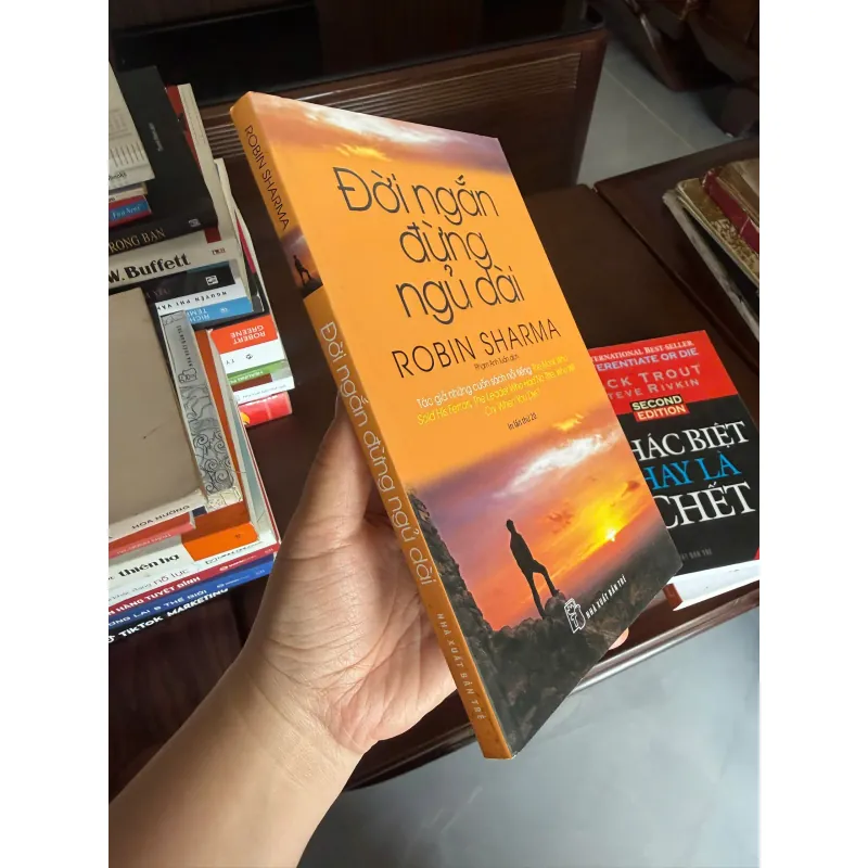 Đời Ngắn Đừng Ngủ Dài – Robin Sharma | Sách truyền cảm hứng bán chạy- K3 1005565