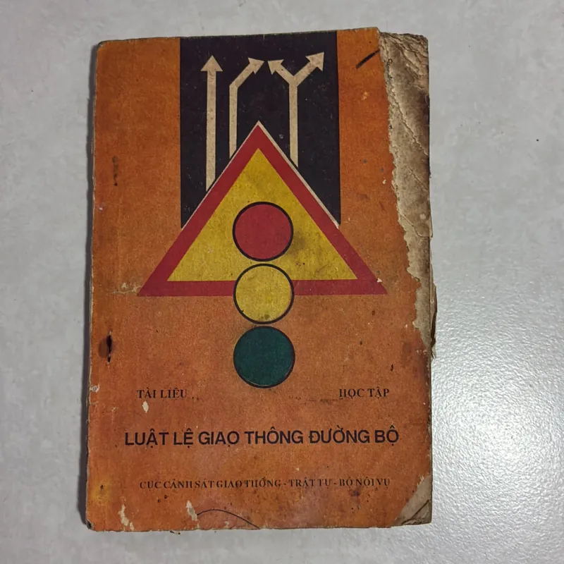 Luật lệ giao thông đường bộ (Tặng khi mua sách ở Tiệm) 778629