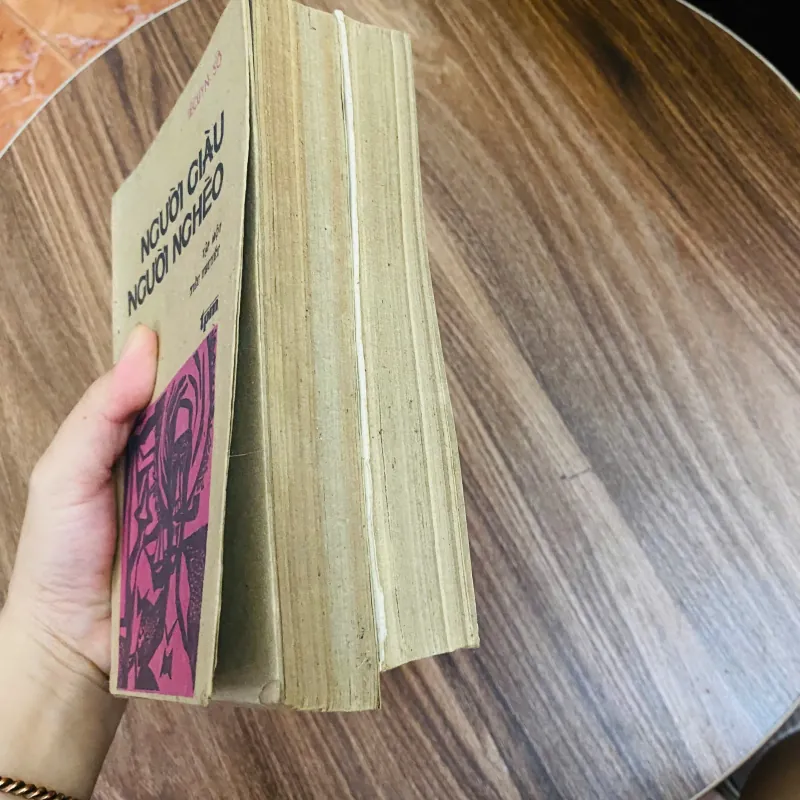 NGƯỜI GIÀU NGƯỜI NGHÈO (BỘ 2 QUYỂN ) - IẾCUYN SÔ#HATRA 934732