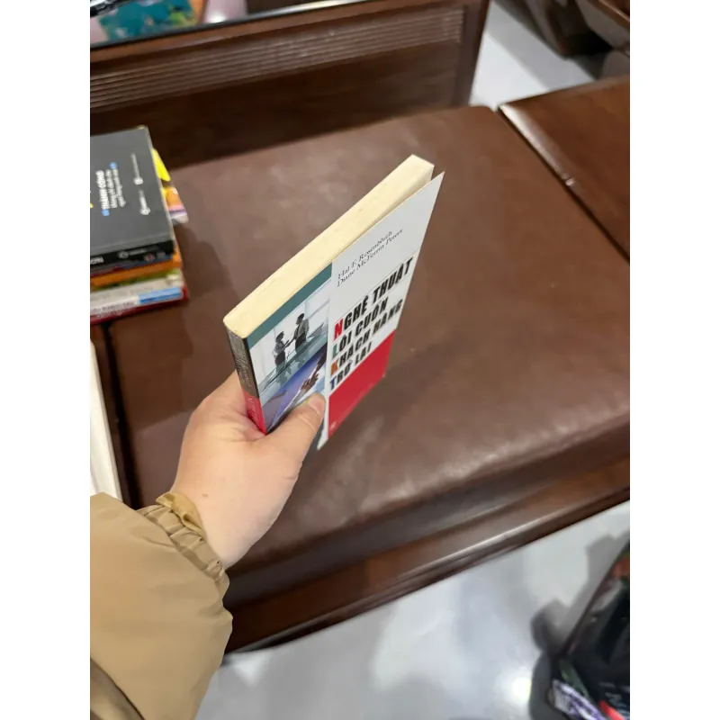 Nghệ Thuật Lôi Cuốn Khách Hàng Trở Lại – Hal F. Rosenbluth- K4 1025295