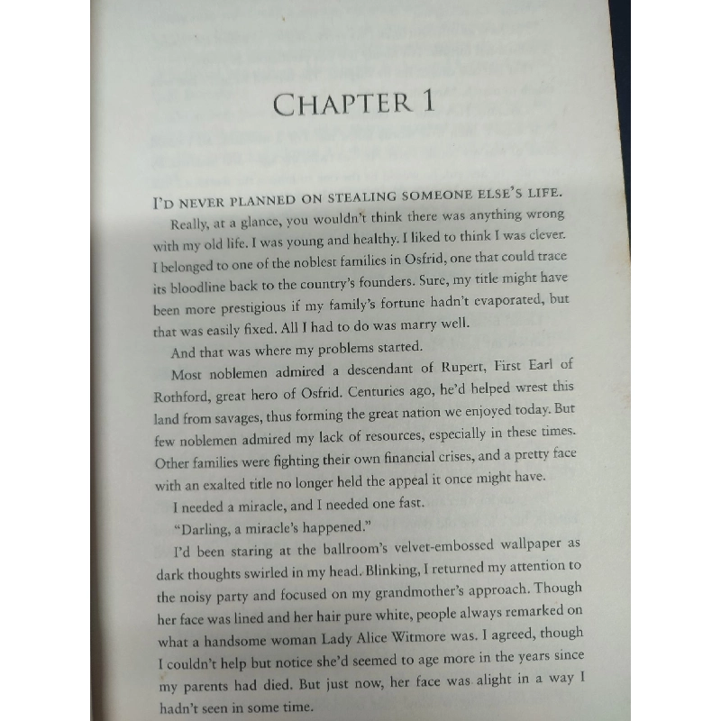 The Glittering Court mới 80% ố vàng HCM1406 Richelle Mead SÁCH NGOẠI VĂN 921532