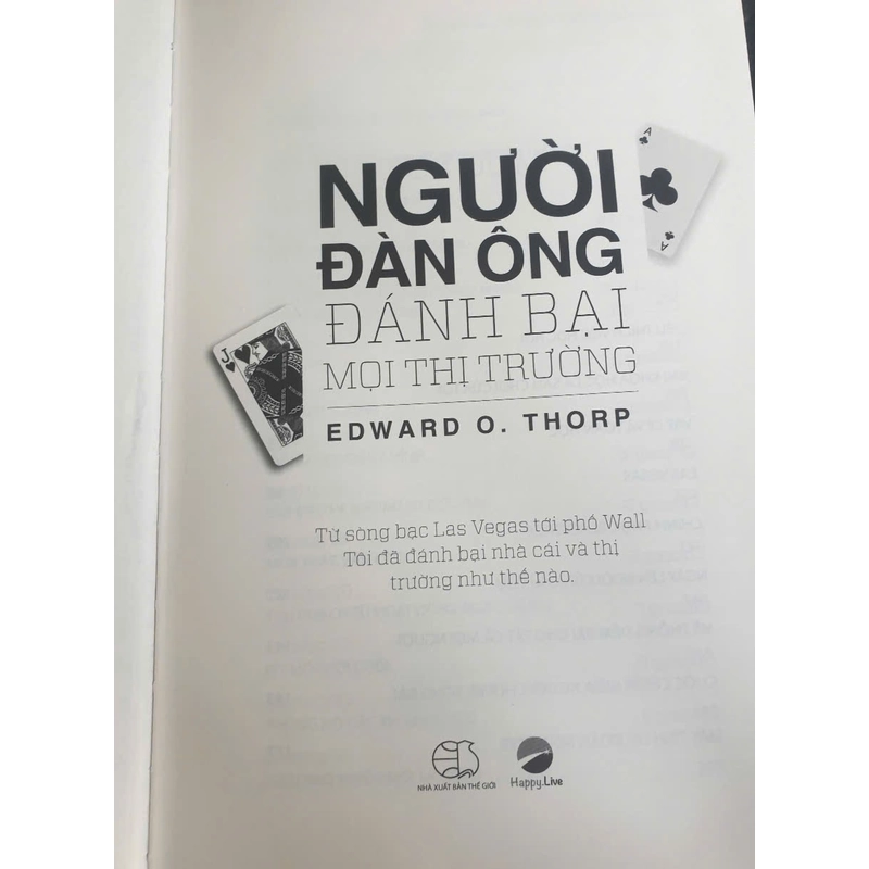 Người Đàn Ông Đánh Bại Mọi Thị Trường sách Bìa Cứng 354541