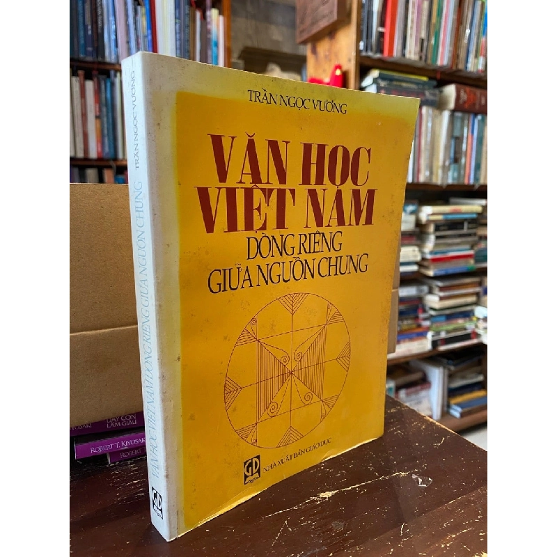 Văn Học Việt Nam : Dòng riêng giữa nguồn chung - Trần Ngọc Vương 353861