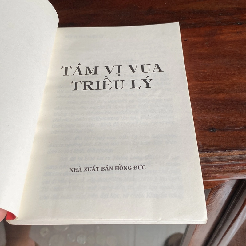 TÁM VỊ VUA TRIỀU LÝ  502631