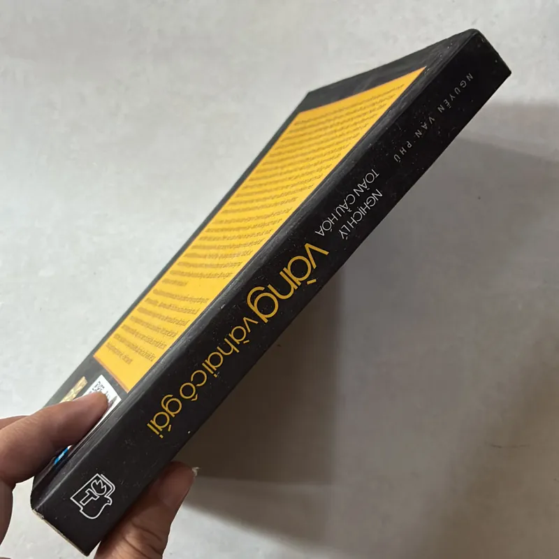 Vàng và hai cô gái 727932