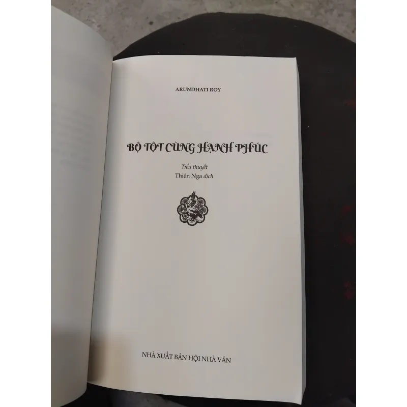 Bộ tột cùng hạnh phúc tiểu thuyết của Arundhati Roy 997359