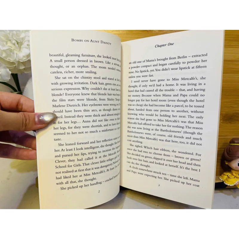 [Sách tiếng Anh 2hand] Like new 90% - Bombs on Aunt Dainty – Judith Kerr 960513
