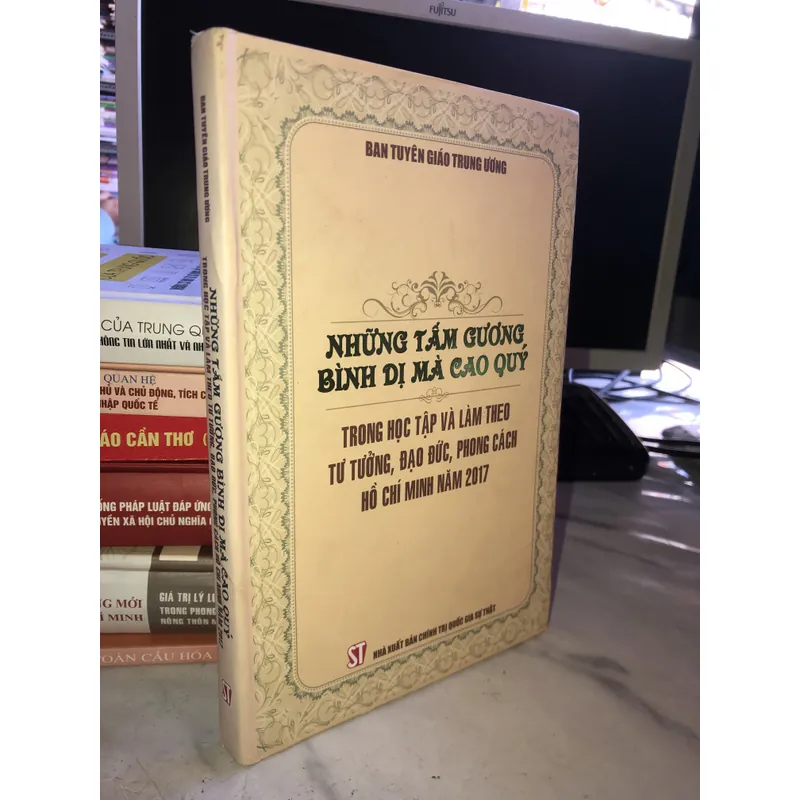 Những tấm gương bình dị mà cao quý  707460