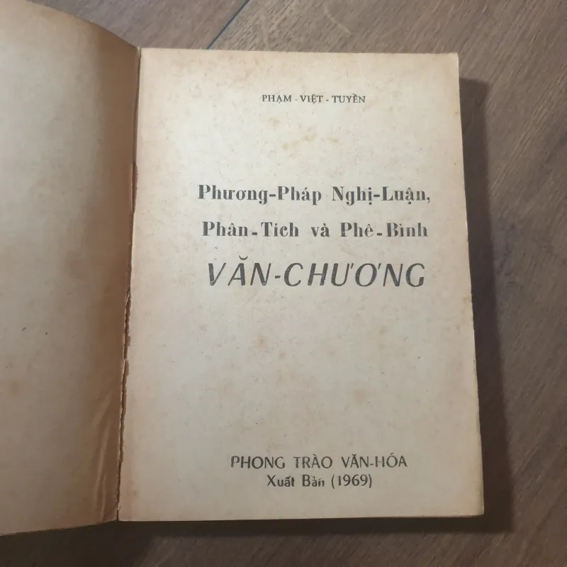 Phương pháp nghị luận, phân tích văn chương - Phong trào văn hóa 1969 748862