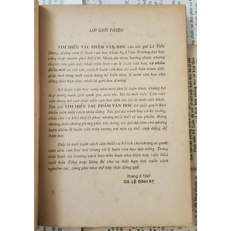 TÌM HIỂU TÁC PHẨM VĂN HỌC - Lê Tiến Dũng (1991) 707046