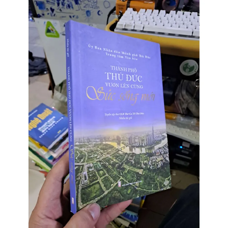 [Sách Cũ SCGR] Thành phố Thủ Đức vươn lên cùng sức sống mới Thơ mới 90% 2022 CLB thơ ca TP.Thủ Đức Văn học Việt Nam HCM1809 677710