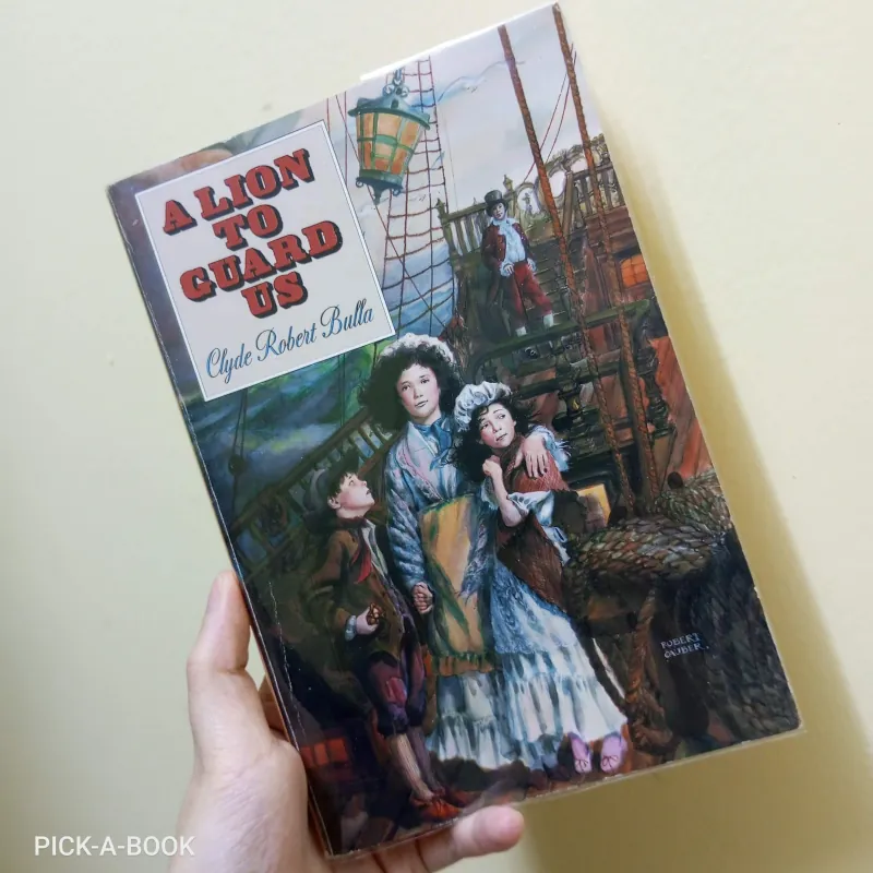 Tiểu thuyết lịch sử Tiếng Anh dành cho trẻ em A Lion To Guard Us 992116