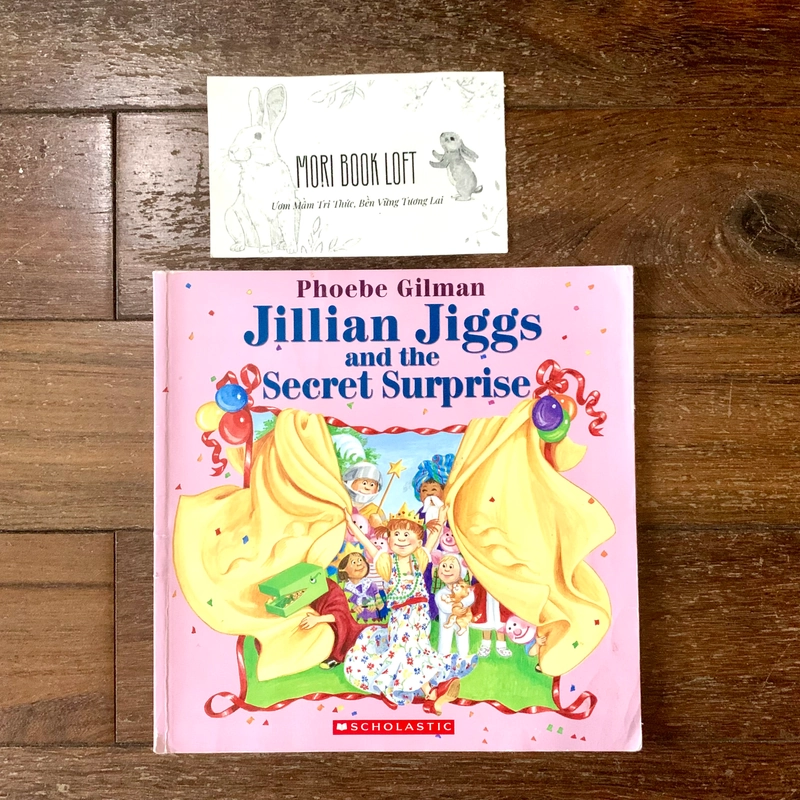 Sách ngoại văn Jillian Jiggs and the Secret Surprise, Used, minh họa đẹp 492662
