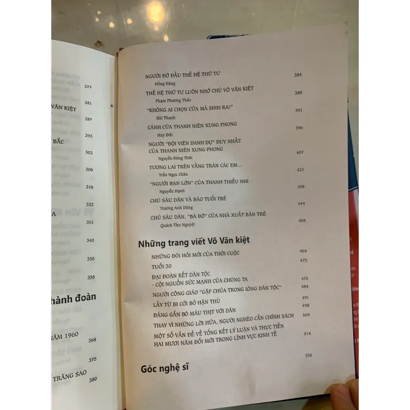 VÕ VĂN KIỆT NGƯỜI THẮP LỬA - NHIỀU TÁC GIẢ 783142