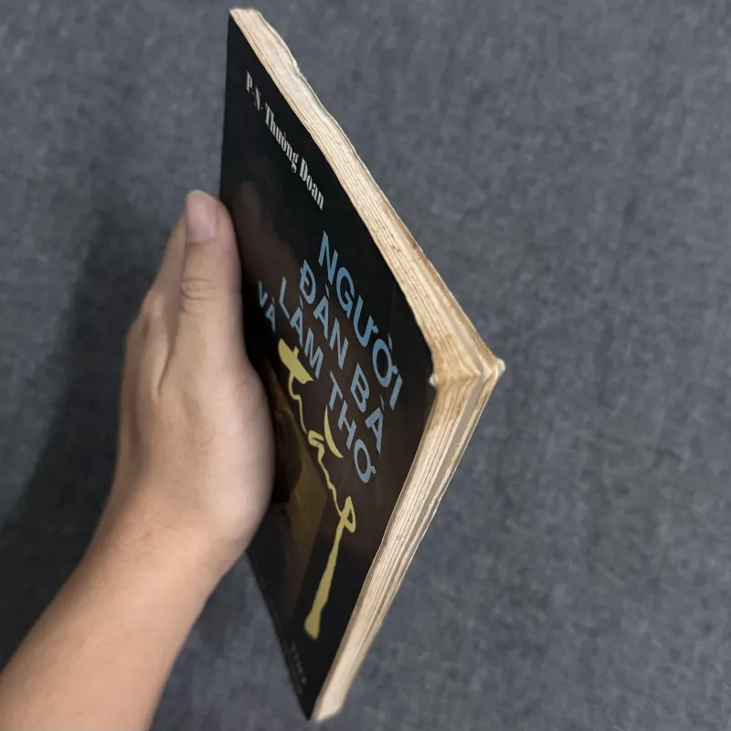 Người đàn bà làm thơ và trăng (Tác giả ký tặng) - Phan Ngọc Thường Đoan 876875