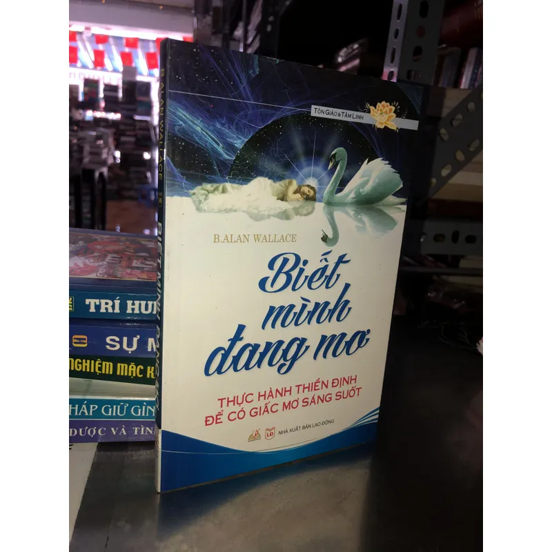 Biết mình đang mơ - Thực hành thiền định để có giấc mơ sáng suốt  714028