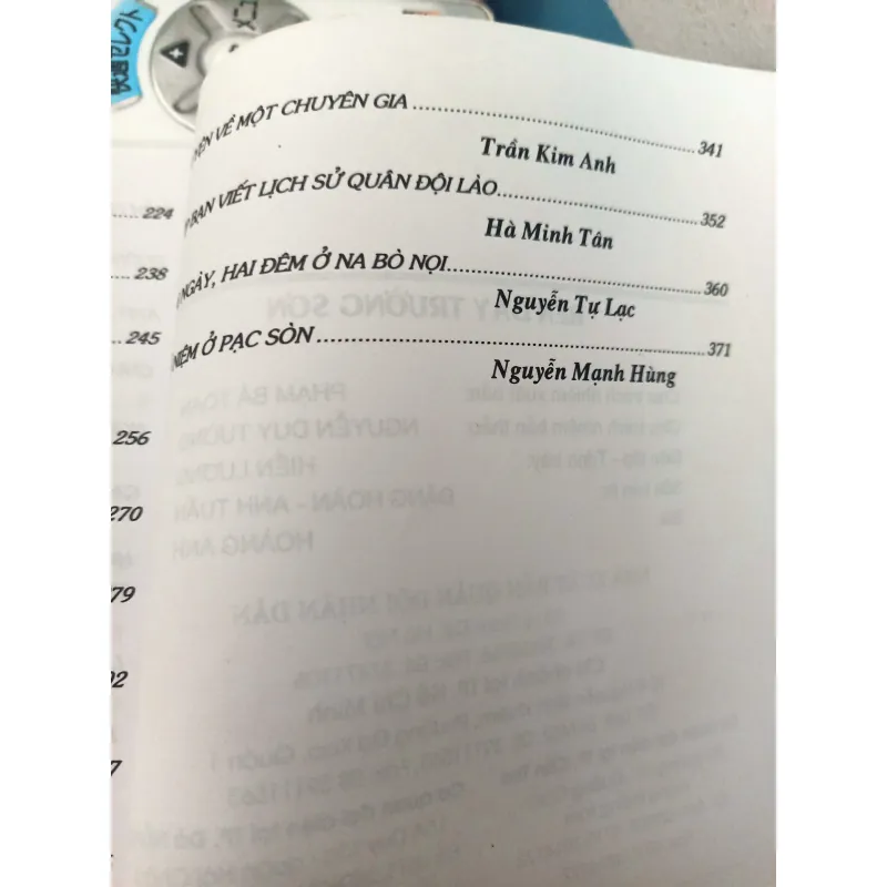 Sách Bên Dãy Trường Sơn - Tập ký niệm chiến tranh Việt-Lào 1006409