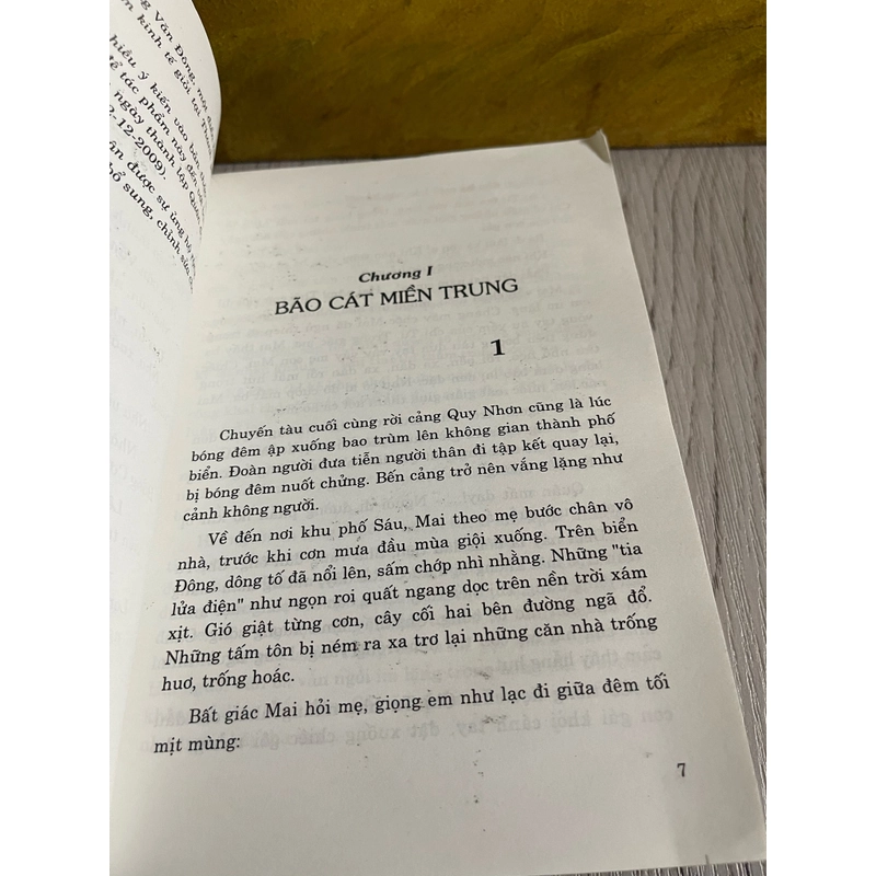 Giữa hai trận tuyến  327897