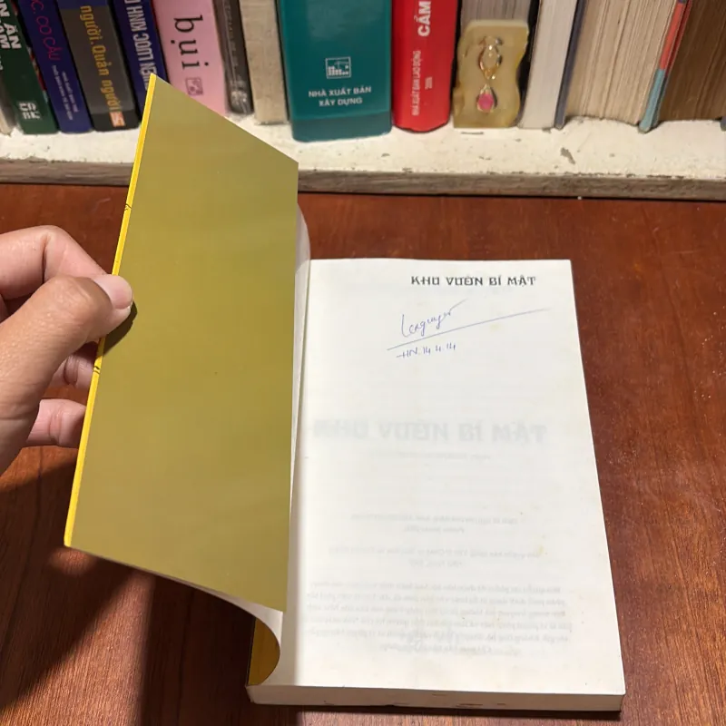 I Tiểu Thuyết: Khu Vườn Bí Mật - FRANCES HODGSON BURNETT - Nguyễn Tuấn Khanh (Dịch) - 2013 795583