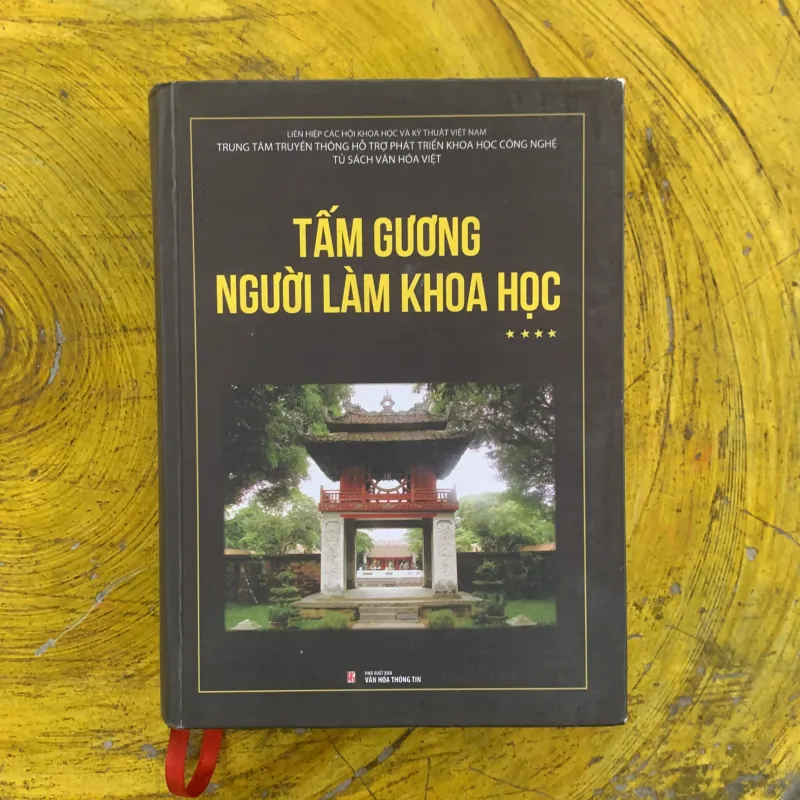 TẤM GƯƠNG NGƯỜI LÀM KHOA HỌC  1023318