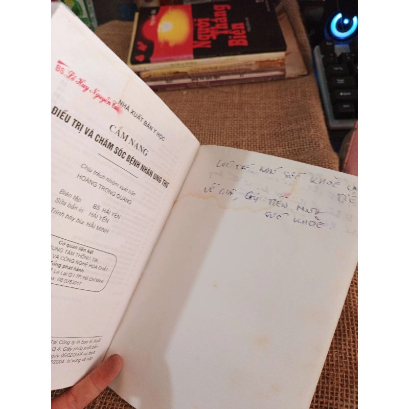 CẨM NANG ĐIỀU TRỊ VÀ CHĂM SÓC BỆNH NHÂN UNG THƯ 2004 mới 80% ố(Sách Y học - Sức khỏe - Thể thao) HLSC2404 1028513