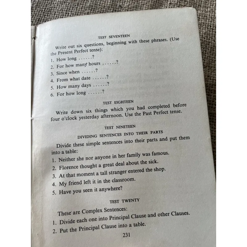 A PICTORIAL ENGLISH GRAMMAR PART TWO - Third Edision sách tiếng Anh, in tại Mỹ  796207