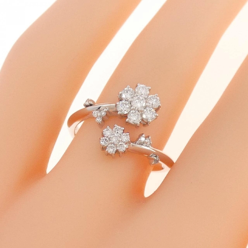 Nhẫn kim cương hoa K18WG 0.46CT 670115