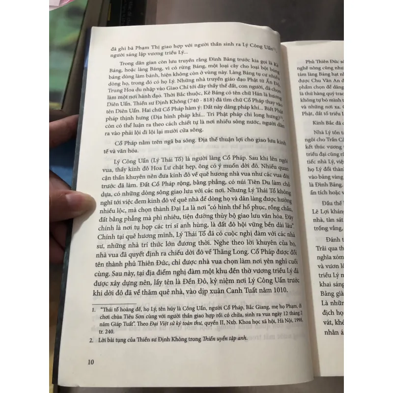 Người lữ hành lặng lẽ của tác giả Hữu Mai 977552