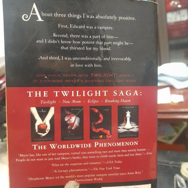 Stephenie Meyer - TWILIGHT (the #1 New York Times Bestseller) 369897