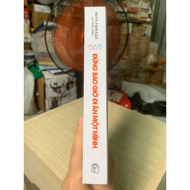 Sách Đừng bao giờ đi ăn một mình 521748