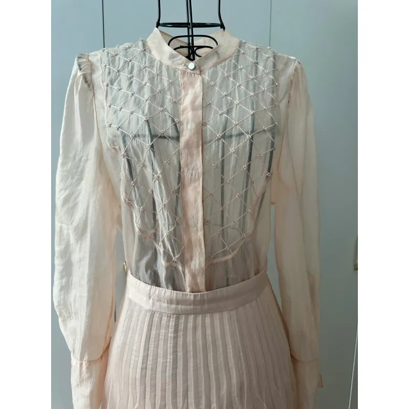 Tiểu thư yêu kiều - White Ant 608052