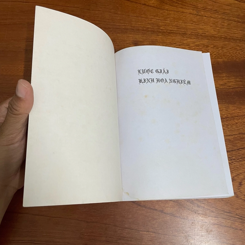 II Tựa sách: Lược Giải Kinh Hoa Nghiêm - HT. Thích Trí Quảng - PL. 2548. 2004 493434