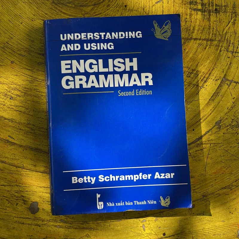 UNDERSTANDING AND USING ENGLISH GRAMMAR- BETTY SCHRAMPFER AZAR 702039