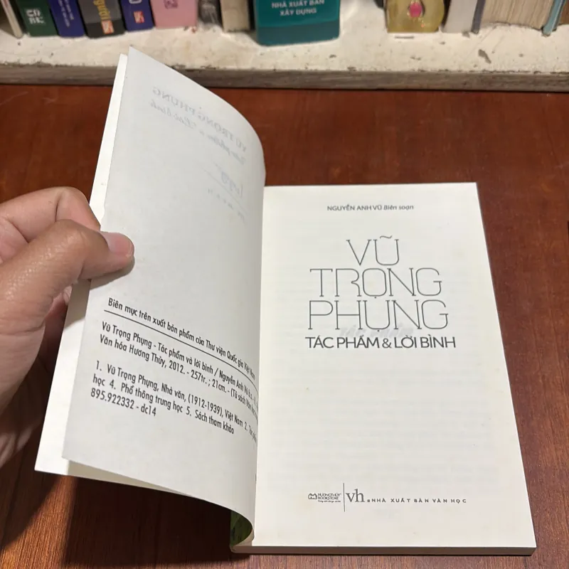 Tác Phẩm Và Lời Bình (Tủ Sách Văn Học Dùng Trong Nhà Trường) - Vũ Trọng Phụng, Tố Hữu 907586