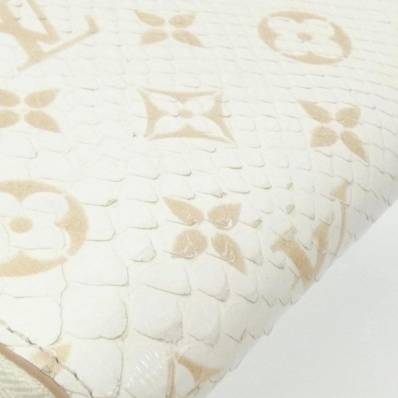 Ví Zippy da kỳ lạ Louis Vuitton N97773 621922