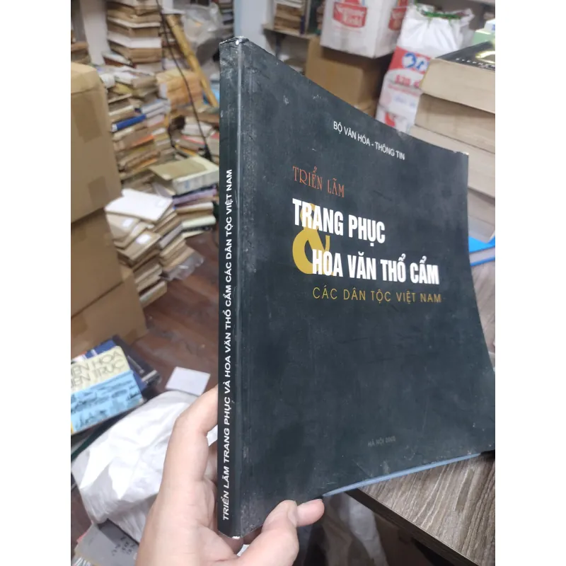 Sách: Triển lãm trang phục và hoa văn thổ cẩm của các DT Việt Nam (A3) 727902