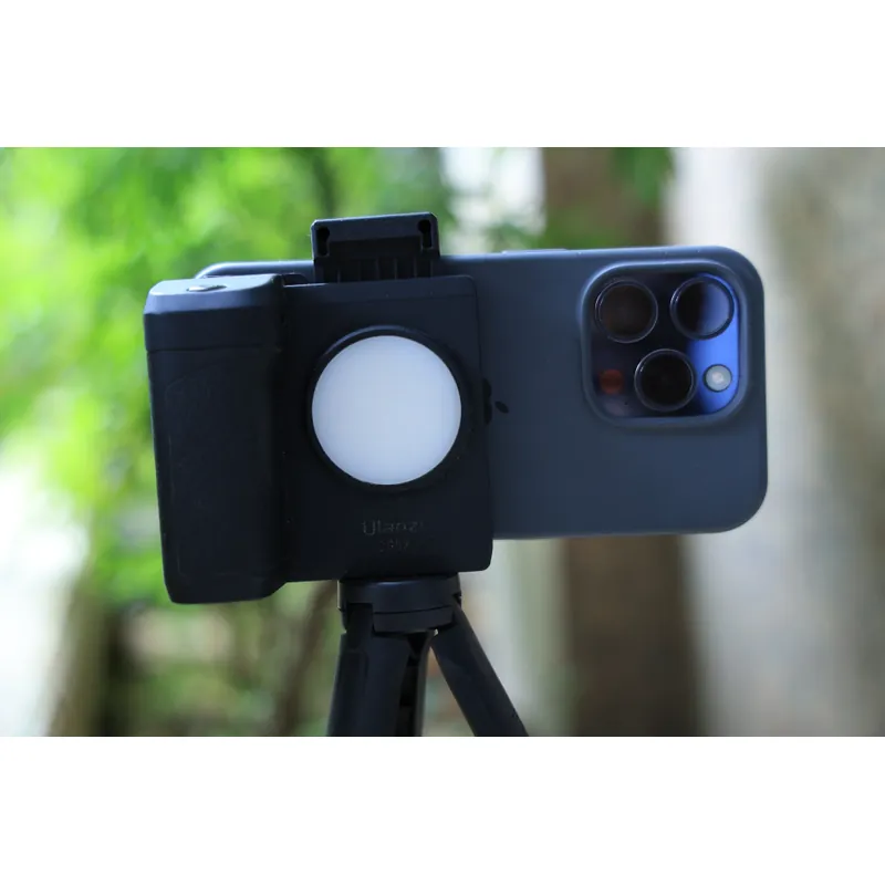 Tay cầm chụp ảnh từ xa , có tích hợp đèn LED - ULANZI CG02 698658