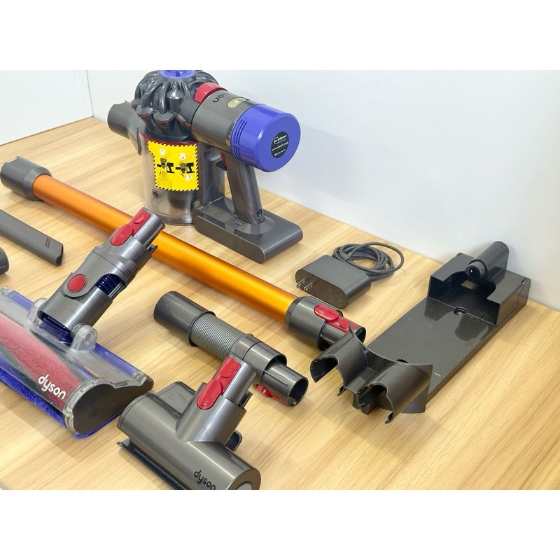 Dyson v8 fluffy mới 95-99% , full phụ kiện 146199