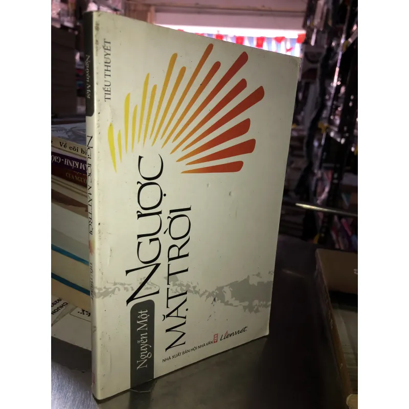 Ngược mặt trời - Nguyễn Một 1010630