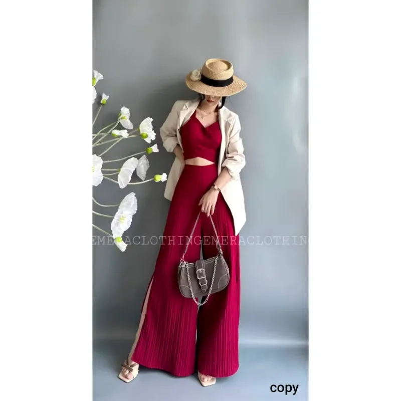 Set áo quần Emera  size M màu đỏ còn rất mới 778929