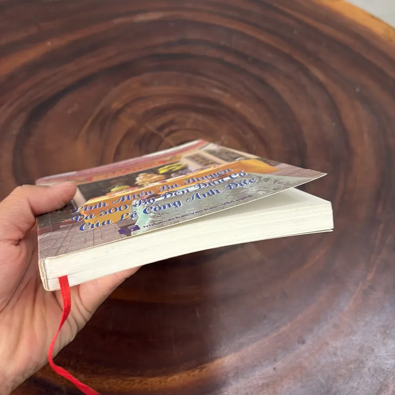 II Linh Miếu Bà Thuyền Và 500 Bộ Đèn Dầu Cổ Của Lê Công Anh Đức - 2020 995346