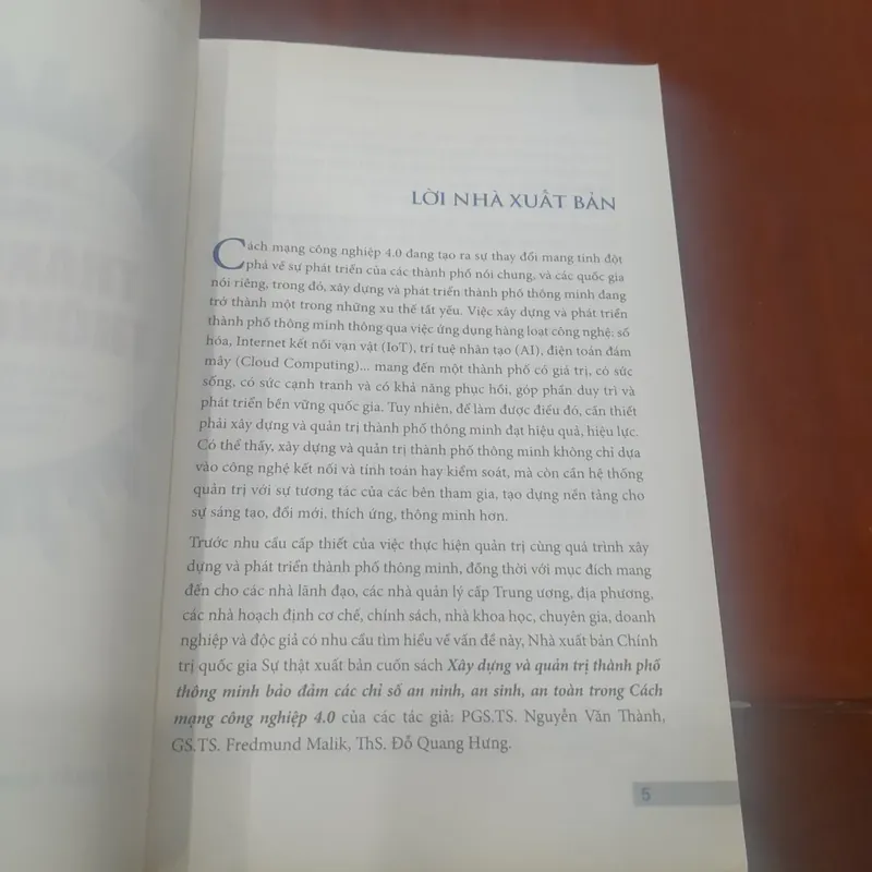 Xây dựng và Quản trị THÀNH PHỐ THÔNG MINH 688995