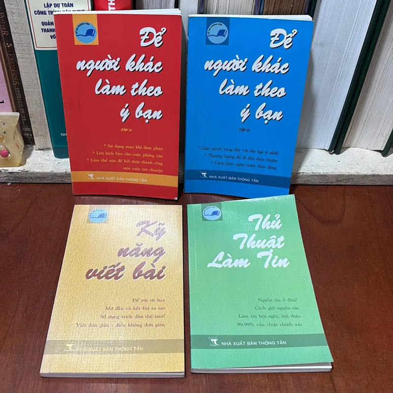 II Sách Kỹ Năng: Để Người Khác Làm Theo Ý Bạn, Kỹ Năng Viết Bài, Thủ Thuật Làm Tin - 2006 722779