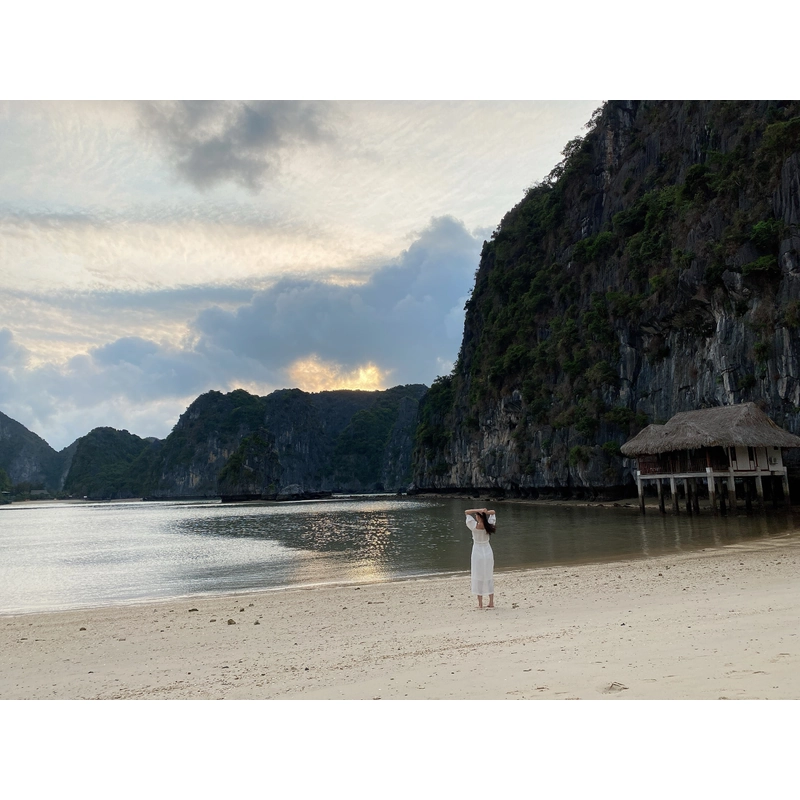 Váy trắng hở vai size L 452763